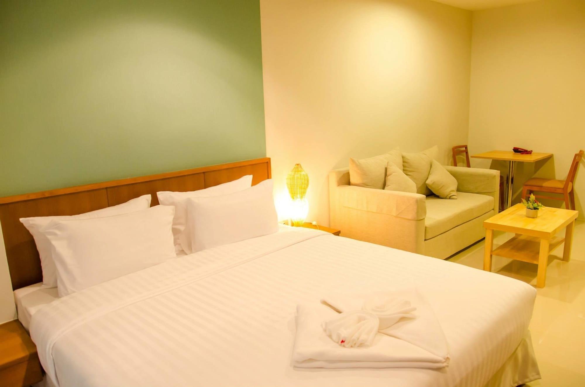 Crystal Jade Hotel Районг Екстер'єр фото